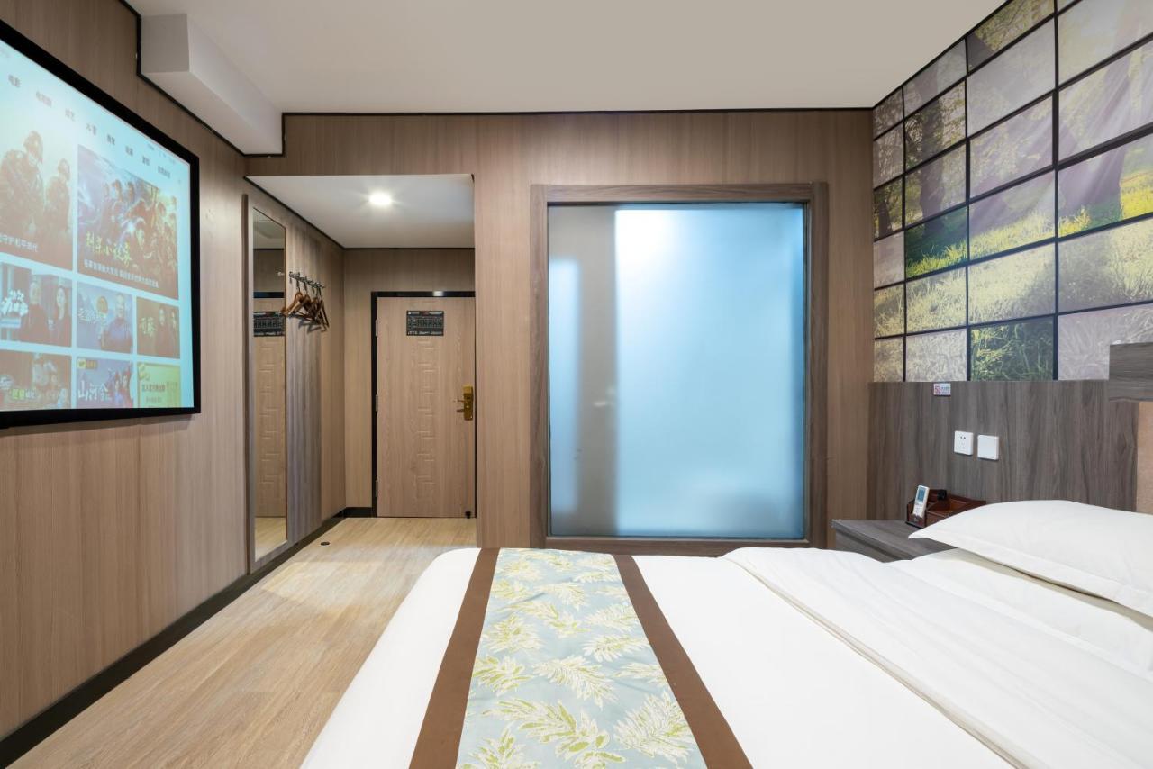 East Sacred Hotel ᴸᴱo---Foreign Accept---Tourism Service English-Speaking 丨 Near Tiananmen Forbidden City丨very Close To Metro Zhangzizhong And Beixinqiao 丨european Foot Ball English丨free Advance Tickets And Laundry Drying Service Coffee Snacks Peking Exteriér fotografie
