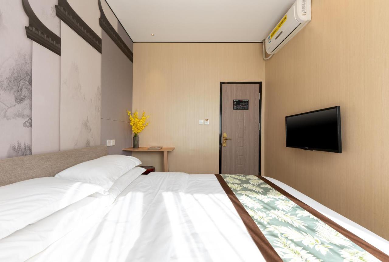 East Sacred Hotel ᴸᴱo---Foreign Accept---Tourism Service English-Speaking 丨 Near Tiananmen Forbidden City丨very Close To Metro Zhangzizhong And Beixinqiao 丨european Foot Ball English丨free Advance Tickets And Laundry Drying Service Coffee Snacks Peking Exteriér fotografie