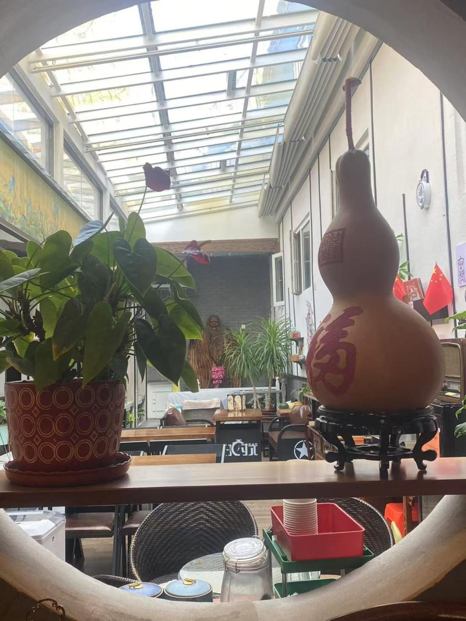 East Sacred Hotel ᴸᴱo---Foreign Accept---Tourism Service English-Speaking 丨 Near Tiananmen Forbidden City丨very Close To Metro Zhangzizhong And Beixinqiao 丨european Foot Ball English丨free Advance Tickets And Laundry Drying Service Coffee Snacks Peking Exteriér fotografie